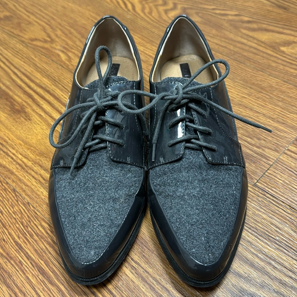Tahari Lace-up Oxford